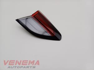 Gebruikte Achterklep reflector links Opel Corsa F (UB/UH/UP) 1.2 12V 75 Prijs € 44,99 Margeregeling aangeboden door Venema Autoparts