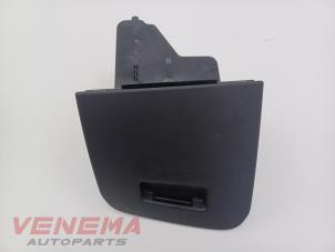 Gebruikte Opbergvak BMW 3 serie Touring (G21) 330e xDrive 2.0 TwinPower Turbo 16V Prijs € 124,99 Margeregeling aangeboden door Venema Autoparts