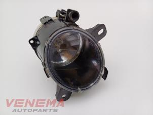 Gebruikte Mistlamp rechts-voor Opel Corsa E 1.2 16V Prijs € 14,99 Margeregeling aangeboden door Venema Autoparts