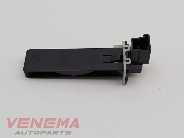 Gebruikte Sensor Temperatuur binnen BMW 3 serie Touring (G21) 330e xDrive 2.0 TwinPower Turbo 16V Prijs € 9,99 Margeregeling aangeboden door Venema Autoparts