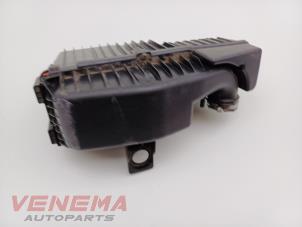 Gebruikte Luchtfilterhuis Opel Corsa F (UB/UH/UP) 1.2 12V 75 Prijs € 19,99 Margeregeling aangeboden door Venema Autoparts