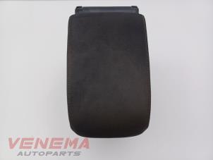 Gebruikte Armleuning Volkswagen Golf VII Variant (AUVV) 1.6 TDI BlueMotion 16V Prijs € 39,99 Margeregeling aangeboden door Venema Autoparts