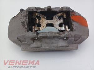 Gebruikte Remklauw (Tang) links-voor Mercedes E (C238) E-300 2.0 Turbo 16V Prijs € 59,99 Margeregeling aangeboden door Venema Autoparts