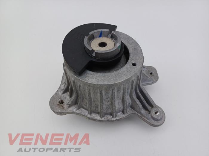 Gebruikte Motorrubber Mercedes E (C238) E-300 2.0 Turbo 16V Prijs € 39,99 Margeregeling aangeboden door Venema Autoparts