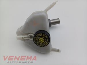 Gebruikte Hoofdremcilinder Mercedes E (C238) E-300 2.0 Turbo 16V Prijs € 24,99 Margeregeling aangeboden door Venema Autoparts