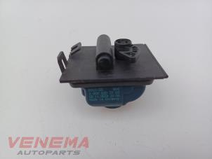 Gebruikte Tankklep Vergrendelingsmotor Mercedes E (C238) E-300 2.0 Turbo 16V Prijs € 19,99 Margeregeling aangeboden door Venema Autoparts