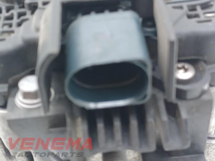 Dynamo van een Audi A4 Avant (B9) 2.0 35 TFSI Mild Hybrid 16V 2021