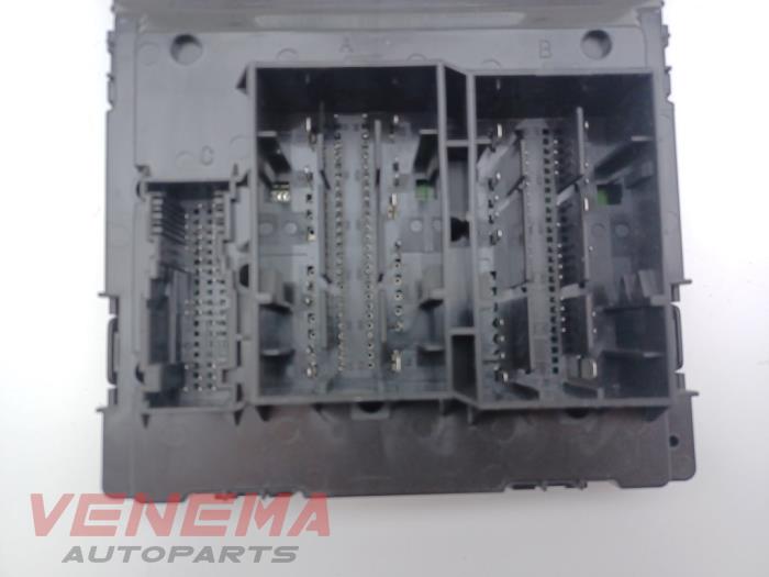 Computer Body Control van een Audi A4 Avant (B9) 2.0 35 TFSI Mild Hybrid 16V 2021