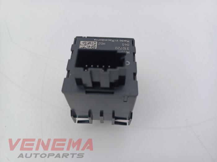 Handrem schakelaar van een Audi A4 Avant (B9) 2.0 35 TFSI Mild Hybrid 16V 2021