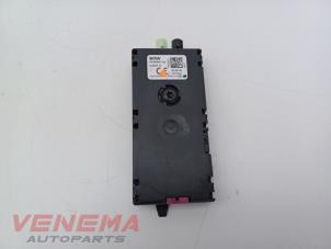 Gebruikte Antenne Versterker BMW X1 (F48) xDrive 20i 2.0 16V Twin Power Turbo Prijs € 24,99 Margeregeling aangeboden door Venema Autoparts