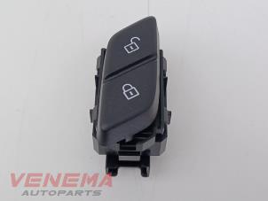 Gebruikte Centrale deurvergrendeling Schakelaar BMW 2 serie Active Tourer (F45) 218i 1.5 TwinPower Turbo 12V Prijs € 9,99 Margeregeling aangeboden door Venema Autoparts