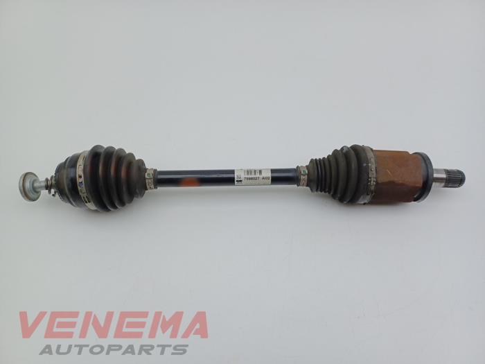 Gebruikte Aandrijfas links-voor BMW X3 (F25) xDrive20d 16V Prijs € 149,99 Margeregeling aangeboden door Venema Autoparts
