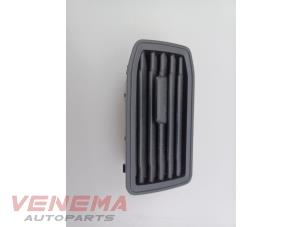 Gebruikte Luchtrooster Dashboard Volkswagen Caddy IV 2.0 TDI 75 Prijs € 19,99 Margeregeling aangeboden door Venema Autoparts