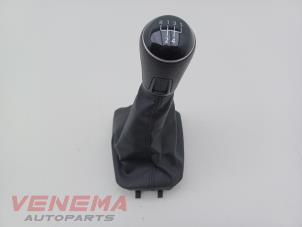 Gebruikte Versnellingspookhoes Volkswagen Polo VI (AW1) 1.0 TSI 12V Prijs € 9,99 Margeregeling aangeboden door Venema Autoparts