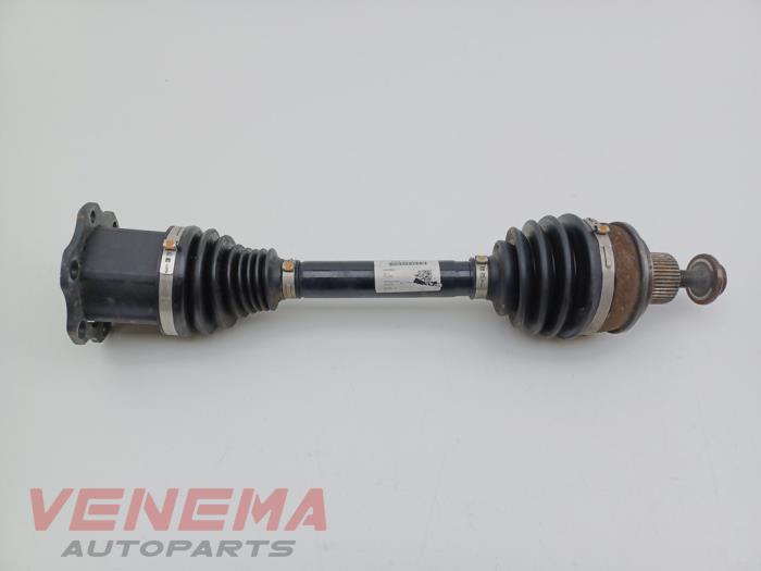 Aandrijfas rechts-voor van een Audi A4 Avant (B9) 2.0 35 TFSI Mild Hybrid 16V 2021