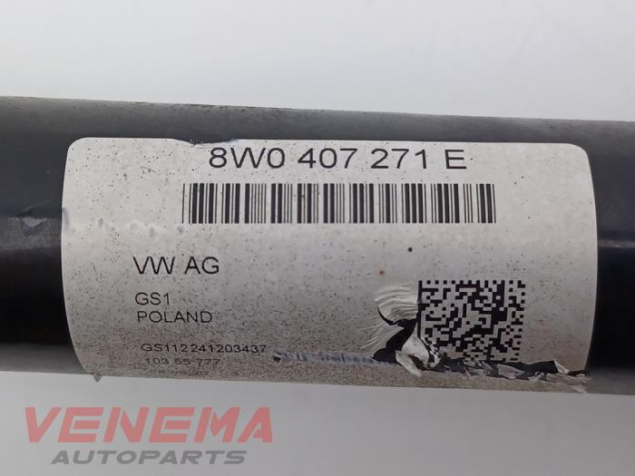 Aandrijfas rechts-voor van een Audi A4 Avant (B9) 2.0 35 TFSI Mild Hybrid 16V 2021