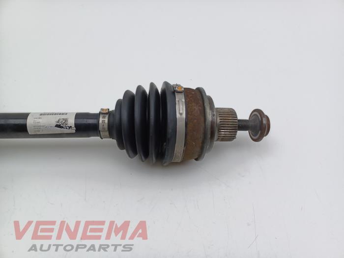 Aandrijfas rechts-voor van een Audi A4 Avant (B9) 2.0 35 TFSI Mild Hybrid 16V 2021