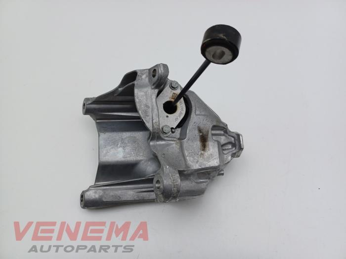 Motorsteun van een Audi A4 Avant (B9) 2.0 35 TFSI Mild Hybrid 16V 2021