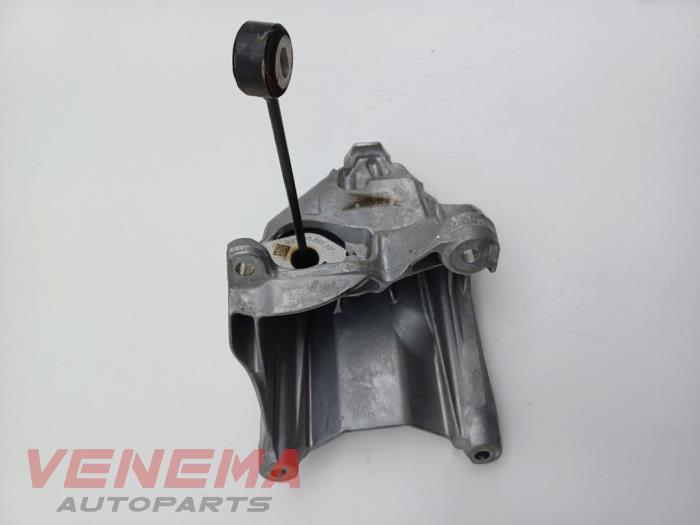 Motorsteun van een Audi A4 Avant (B9) 2.0 35 TFSI Mild Hybrid 16V 2021