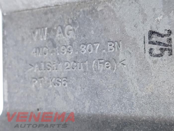 Motorsteun van een Audi A4 Avant (B9) 2.0 35 TFSI Mild Hybrid 16V 2021