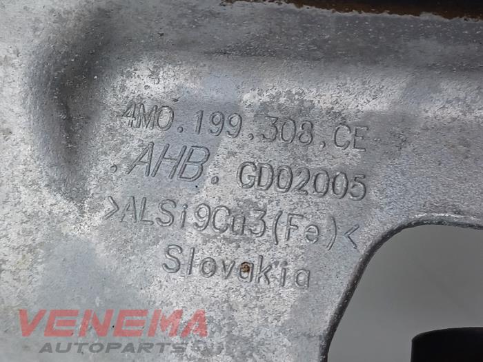 Motorrubber van een Audi A4 Avant (B9) 2.0 35 TFSI Mild Hybrid 16V 2021