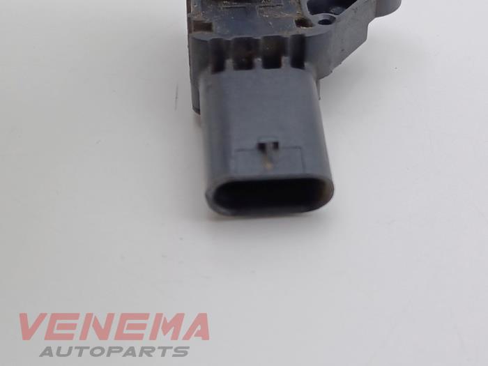 Brandstofdruk sensor van een Audi A4 Avant (B9) 2.0 35 TFSI Mild Hybrid 16V 2021