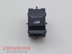 Gebruikte Ruit schakelaar elektrisch BMW 2 serie Active Tourer (U06) 218i 1.5 TwinPower Turbo 12V Prijs € 19,99 Margeregeling aangeboden door Venema Autoparts