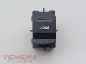 Gebruikte Ruit schakelaar elektrisch BMW 2 serie Active Tourer (U06) 218i 1.5 TwinPower Turbo 12V Prijs € 19,99 Margeregeling aangeboden door Venema Autoparts