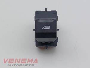 Gebruikte Ruit schakelaar elektrisch BMW 2 serie Active Tourer (U06) 218i 1.5 TwinPower Turbo 12V Prijs € 19,99 Margeregeling aangeboden door Venema Autoparts