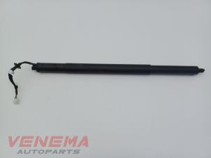 Gebruikte Gasveer rechts-achter BMW 2 serie Active Tourer (U06) 218i 1.5 TwinPower Turbo 12V Prijs € 114,99 Margeregeling aangeboden door Venema Autoparts