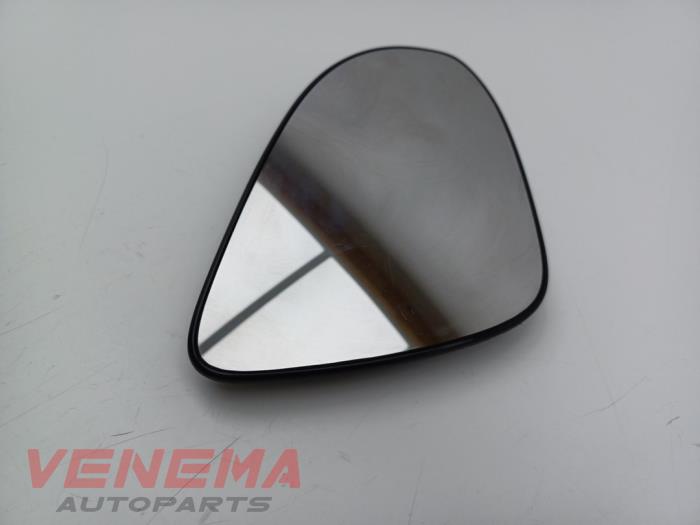 Spiegelglas rechts van een Toyota Aygo (B40) 1.0 12V VVT-i 2017
