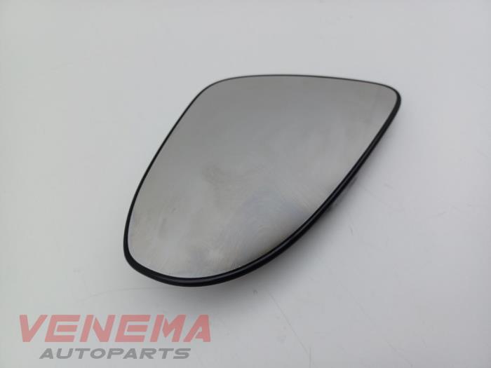 Spiegelglas rechts van een Toyota Aygo (B40) 1.0 12V VVT-i 2017