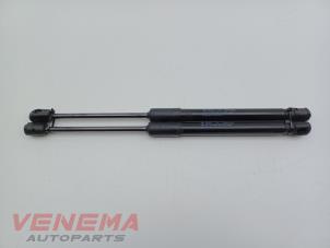 Gebruikte Gasdemper Motorkap Set BMW 2 serie Active Tourer (U06) 218i 1.5 TwinPower Turbo 12V Prijs € 39,99 Margeregeling aangeboden door Venema Autoparts