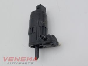 Gebruikte Ruitensproeierpomp achter Alfa Romeo Stelvio (949) 2.0 T 16V Q4 Prijs € 19,99 Margeregeling aangeboden door Venema Autoparts