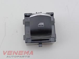 Gebruikte Ruit schakelaar elektrisch Alfa Romeo Stelvio (949) 2.0 T 16V Q4 Prijs € 19,99 Margeregeling aangeboden door Venema Autoparts