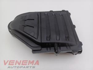 Gebruikte Luchtfilterhuis Audi Q2 (GAB/GAG) 1.0 TFSI 12V Prijs € 14,99 Margeregeling aangeboden door Venema Autoparts