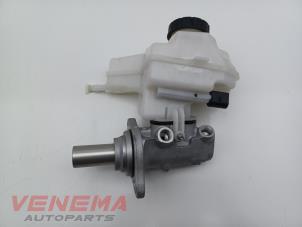 Gebruikte Hoofdremcilinder Volkswagen Passat Variant (CJ5) 2.0 TDI 16V Prijs € 199,99 Margeregeling aangeboden door Venema Autoparts