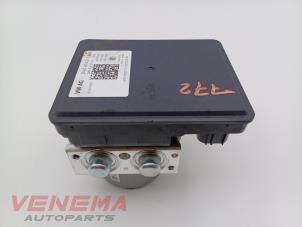 Gebruikte ABS Pomp Volkswagen Passat Variant (CJ5) 2.0 TDI 16V Prijs op aanvraag aangeboden door Venema Autoparts