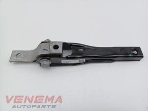 Gebruikte Versnellingsbak Steun Volkswagen Passat Variant (CJ5) 2.0 TDI 16V Prijs € 19,99 Margeregeling aangeboden door Venema Autoparts