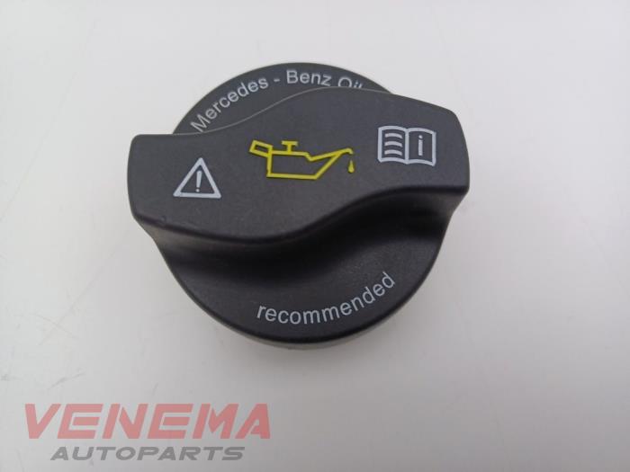 Gebruikte Oliedop Mercedes E (C238) E-300 2.0 Turbo 16V Prijs € 9,99 Margeregeling aangeboden door Venema Autoparts