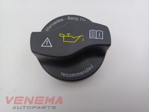 Gebruikte Oliedop Mercedes E (C238) E-300 2.0 Turbo 16V Prijs € 9,99 Margeregeling aangeboden door Venema Autoparts