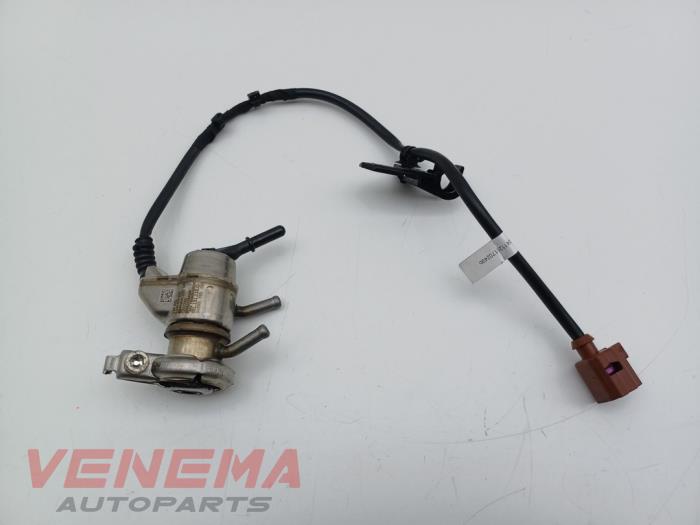Gebruikte Injector adblue Volkswagen Passat Variant (CJ5) 2.0 TDI 16V Prijs € 99,99 Margeregeling aangeboden door Venema Autoparts