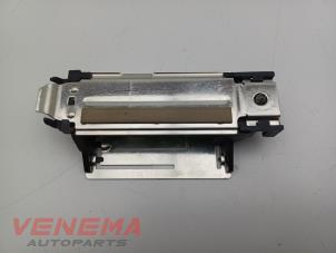 Gebruikte Antenne Mercedes A (177.0) 2.0 A-220 Turbo 16V Prijs € 9,99 Margeregeling aangeboden door Venema Autoparts