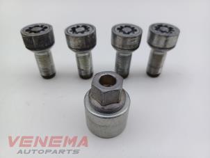 Gebruikte Wielslot Set Volkswagen Arteon Shooting Brake (3HAC) 2.0 TSI 16V Prijs € 29,99 Margeregeling aangeboden door Venema Autoparts