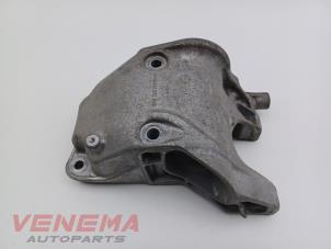 Gebruikte Motorsteun Mercedes A (177.0) 2.0 A-220 Turbo 16V Prijs € 54,99 Margeregeling aangeboden door Venema Autoparts