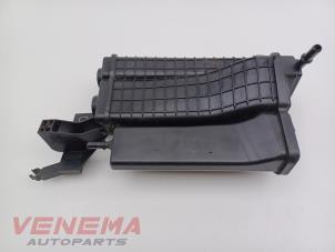 Gebruikte Koolstoffilter Volkswagen Tiguan (AD1) 1.5 TSI 16V Evo BlueMotion Technology Prijs € 49,99 Margeregeling aangeboden door Venema Autoparts