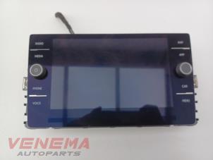 Gebruikte Display Multi Media regelunit Volkswagen T-Cross 1.0 TSI 115 12V Prijs € 194,99 Margeregeling aangeboden door Venema Autoparts