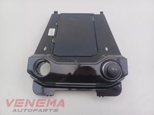 Gebruikte 12 Volt aansluiting Volkswagen T-Roc I 2.0 TSI 16V 4Motion Prijs € 29,99 Margeregeling aangeboden door Venema Autoparts