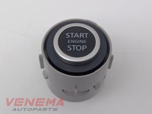 Gebruikte Start/Stop schakelaar Nissan Qashqai (J12) 1.3 DIG-T MHEV 16V Prijs € 24,99 Margeregeling aangeboden door Venema Autoparts