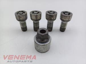 Gebruikte Slotbout set Volkswagen T-Roc I 2.0 TSI 16V 4Motion Prijs € 29,99 Margeregeling aangeboden door Venema Autoparts